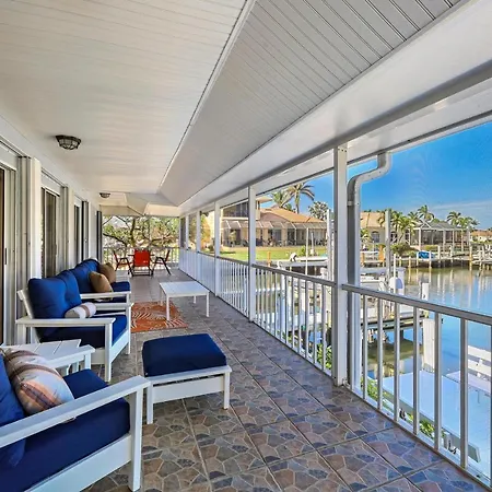 Villa 1414 Auburndale Avenue